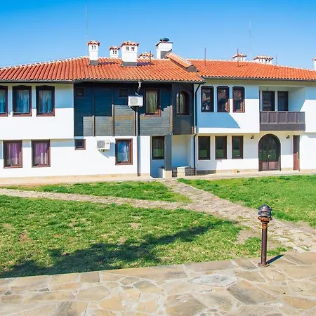 Family Elegance Hotell 2*