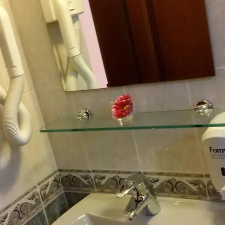 Family Elegance Hotell 2*